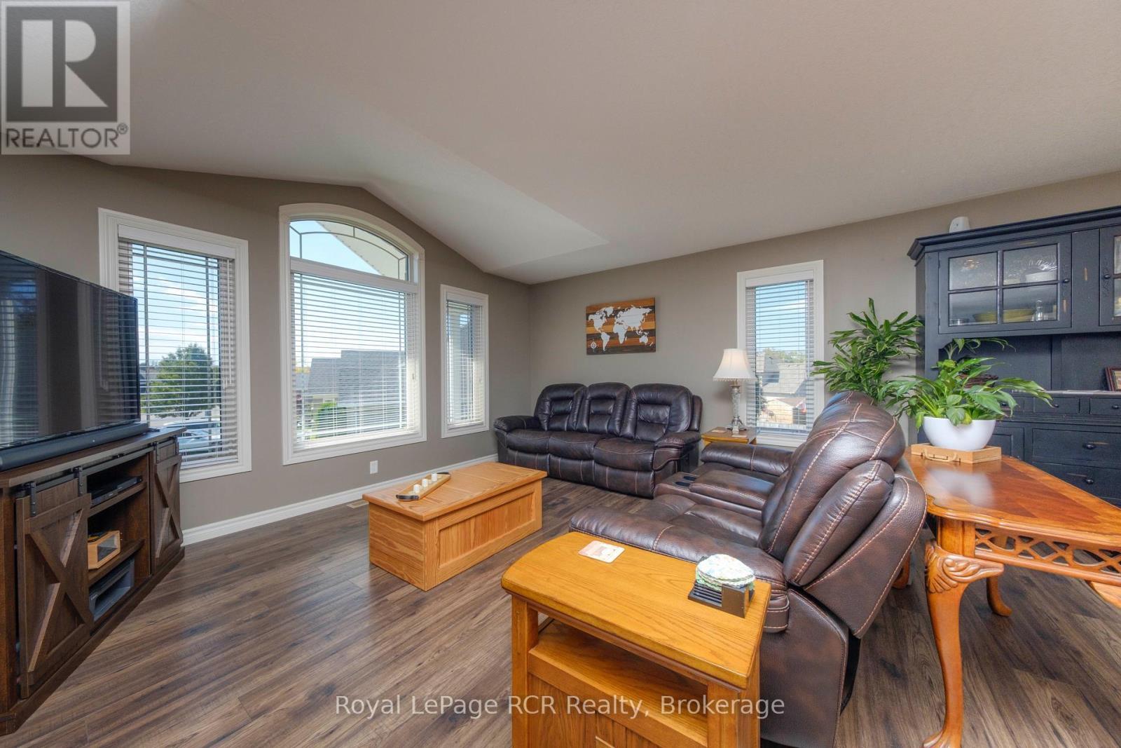 












54 LAKEFIELD DRIVE

,
Kincardine,




Ontario
N2Z0C9

