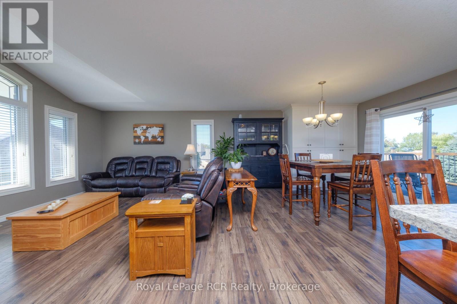 












54 LAKEFIELD DRIVE

,
Kincardine,




Ontario
N2Z0C9

