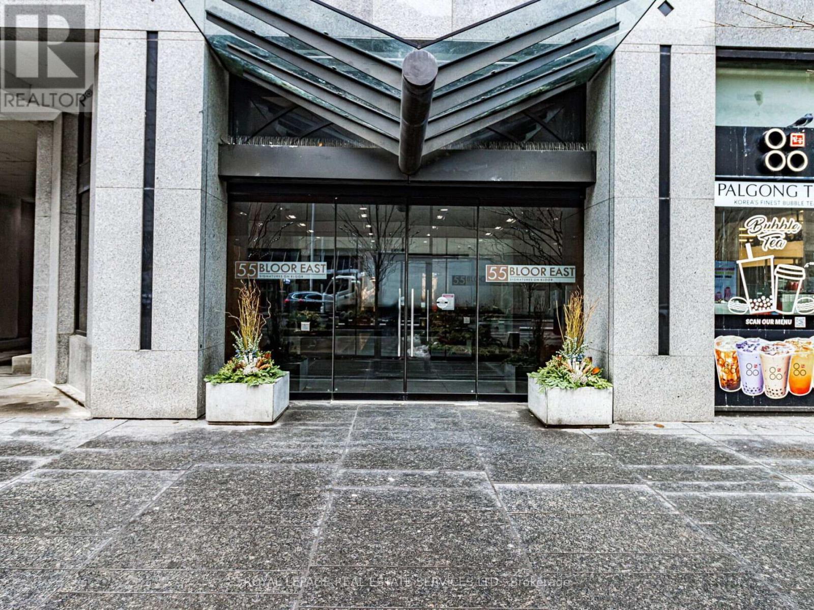 












802 - 55 BLOOR STREET E

,
Toronto,




Ontario
M4W3W6

