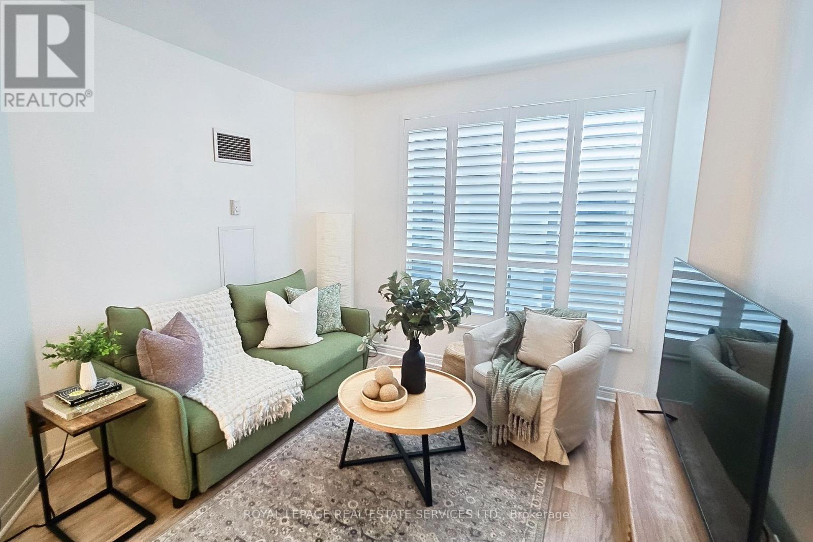 












802 - 55 BLOOR STREET E

,
Toronto,




Ontario
M4W3W6

