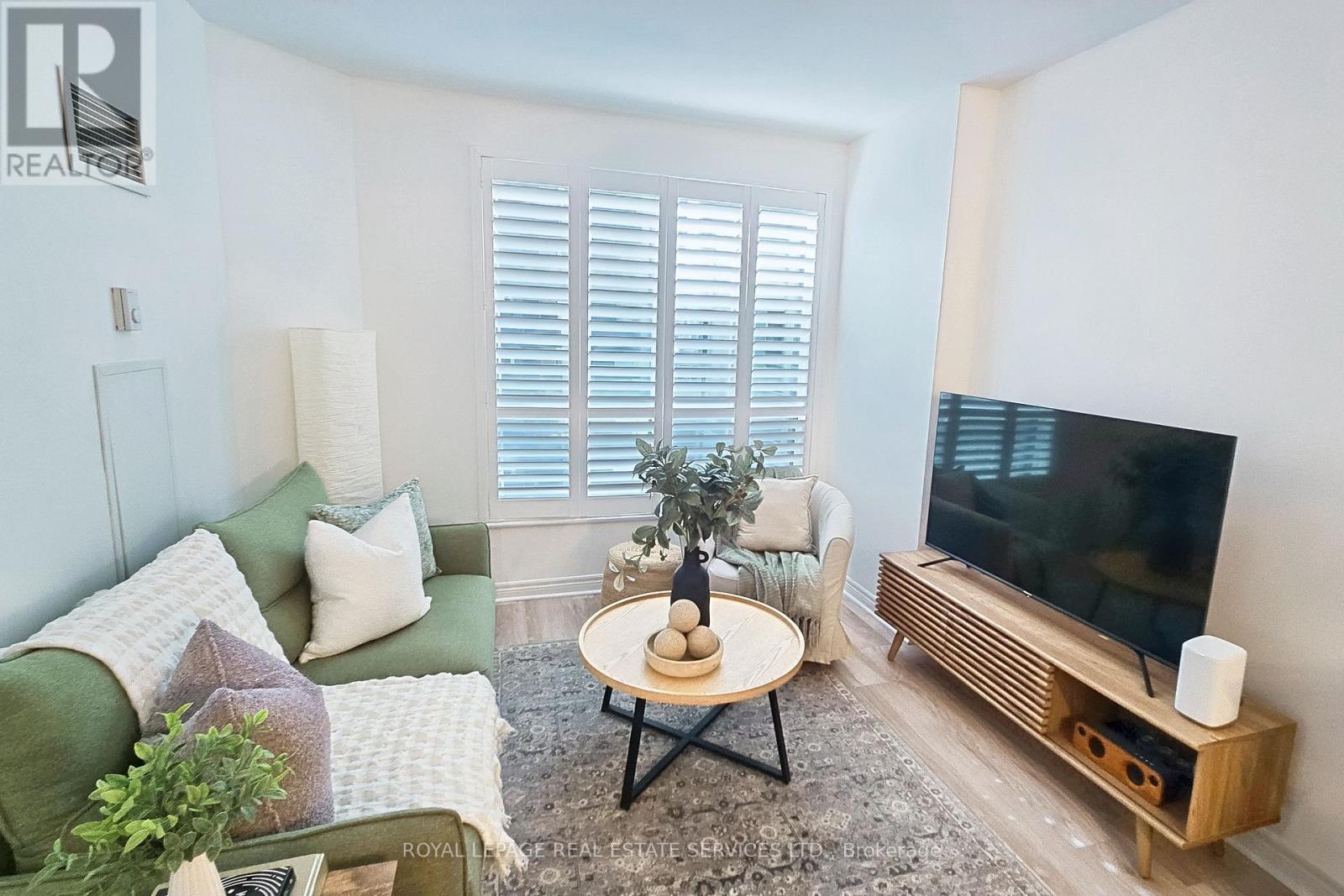 












802 - 55 BLOOR STREET E

,
Toronto,




Ontario
M4W3W6

