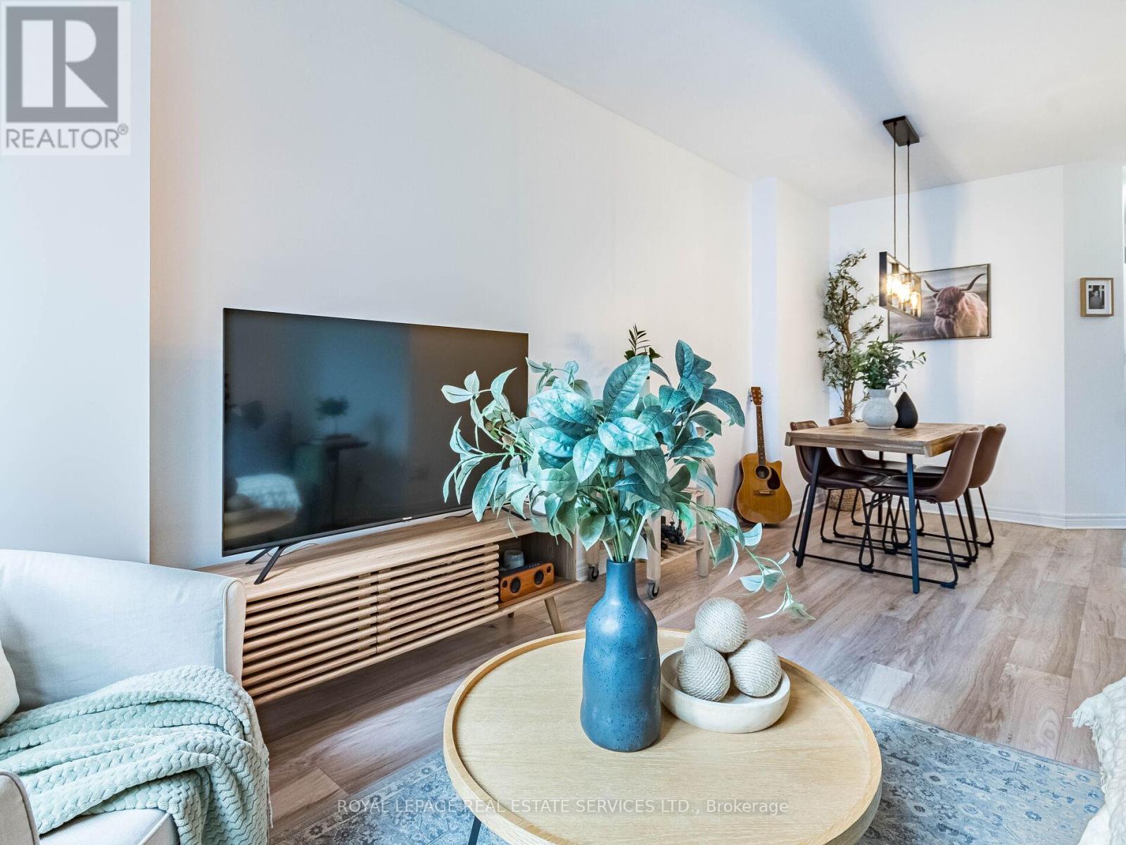 












802 - 55 BLOOR STREET E

,
Toronto,




Ontario
M4W3W6

