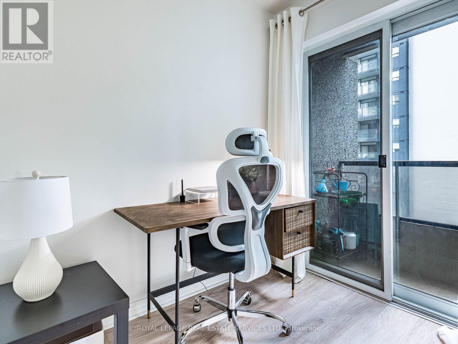 












802 - 55 BLOOR STREET E

,
Toronto,




Ontario
M4W3W6

