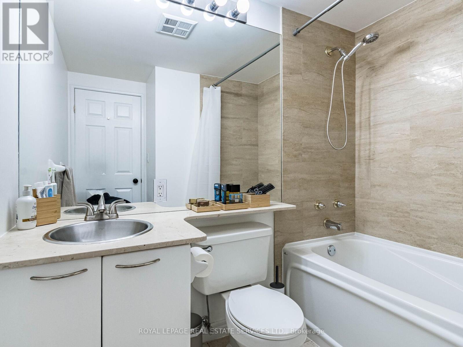 












802 - 55 BLOOR STREET E

,
Toronto,




Ontario
M4W3W6

