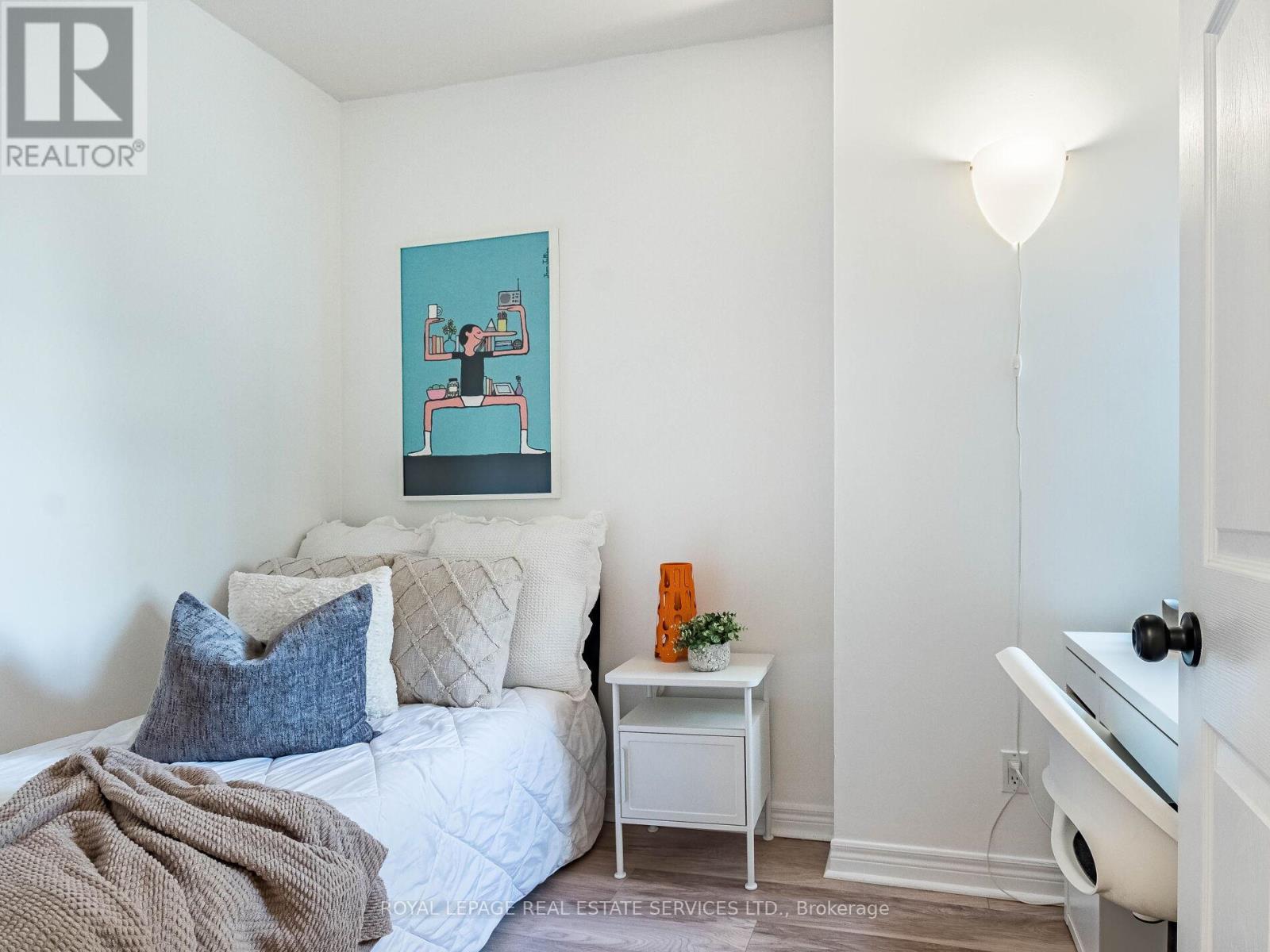 












802 - 55 BLOOR STREET E

,
Toronto,




Ontario
M4W3W6

