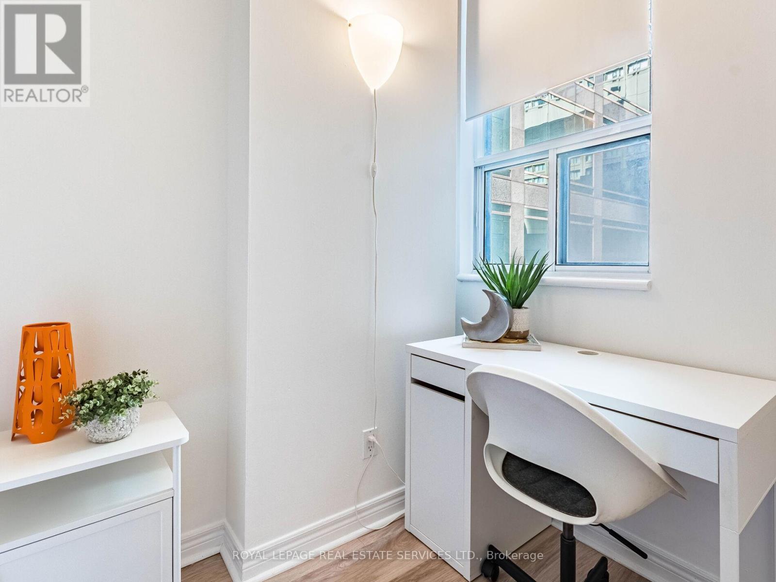 












802 - 55 BLOOR STREET E

,
Toronto,




Ontario
M4W3W6

