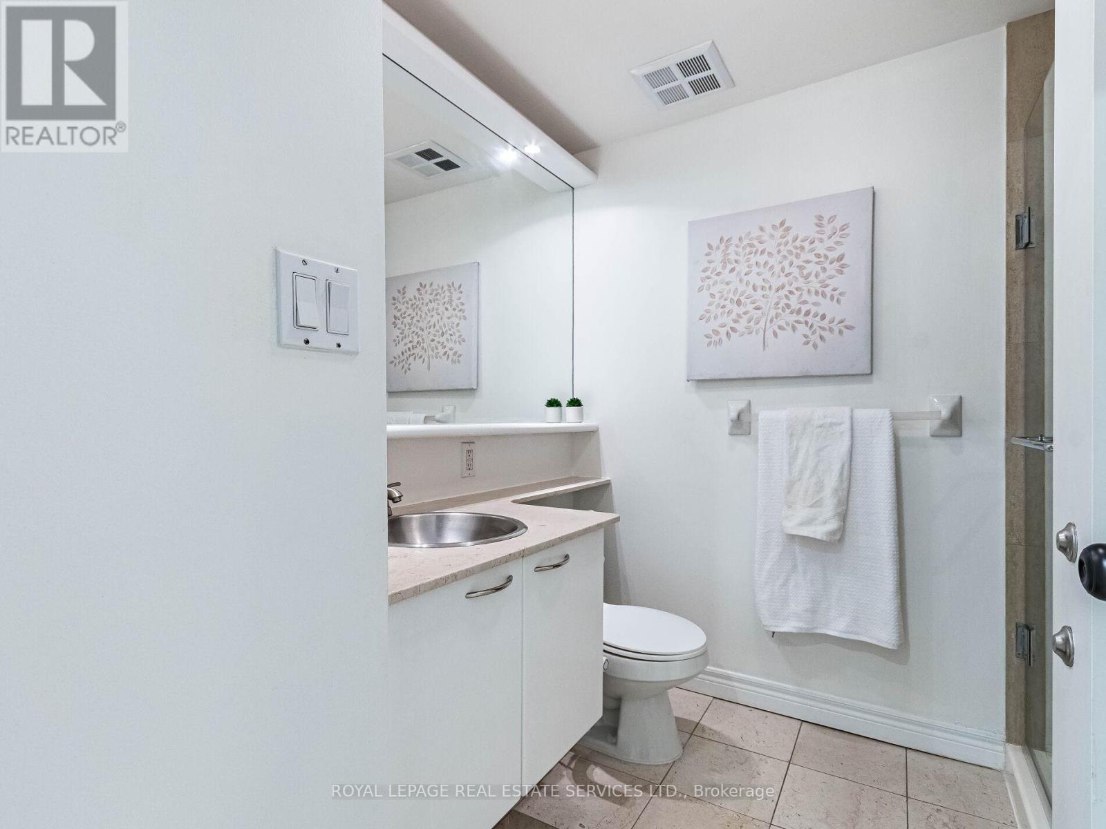 












802 - 55 BLOOR STREET E

,
Toronto,




Ontario
M4W3W6

