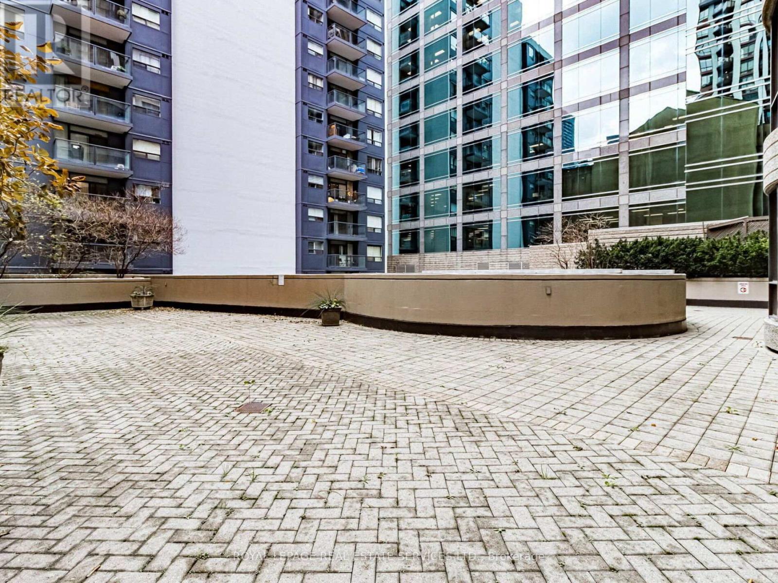 












802 - 55 BLOOR STREET E

,
Toronto,




Ontario
M4W3W6

