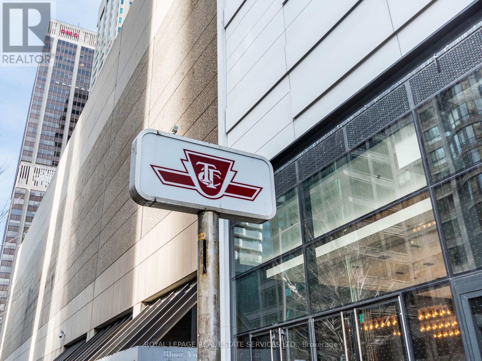 












802 - 55 BLOOR STREET E

,
Toronto,




Ontario
M4W3W6

