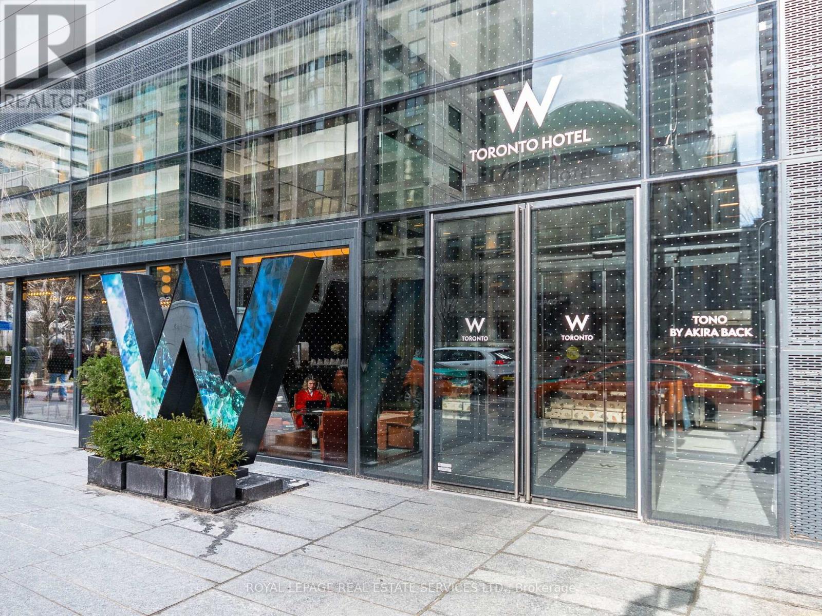 












802 - 55 BLOOR STREET E

,
Toronto,




Ontario
M4W3W6

