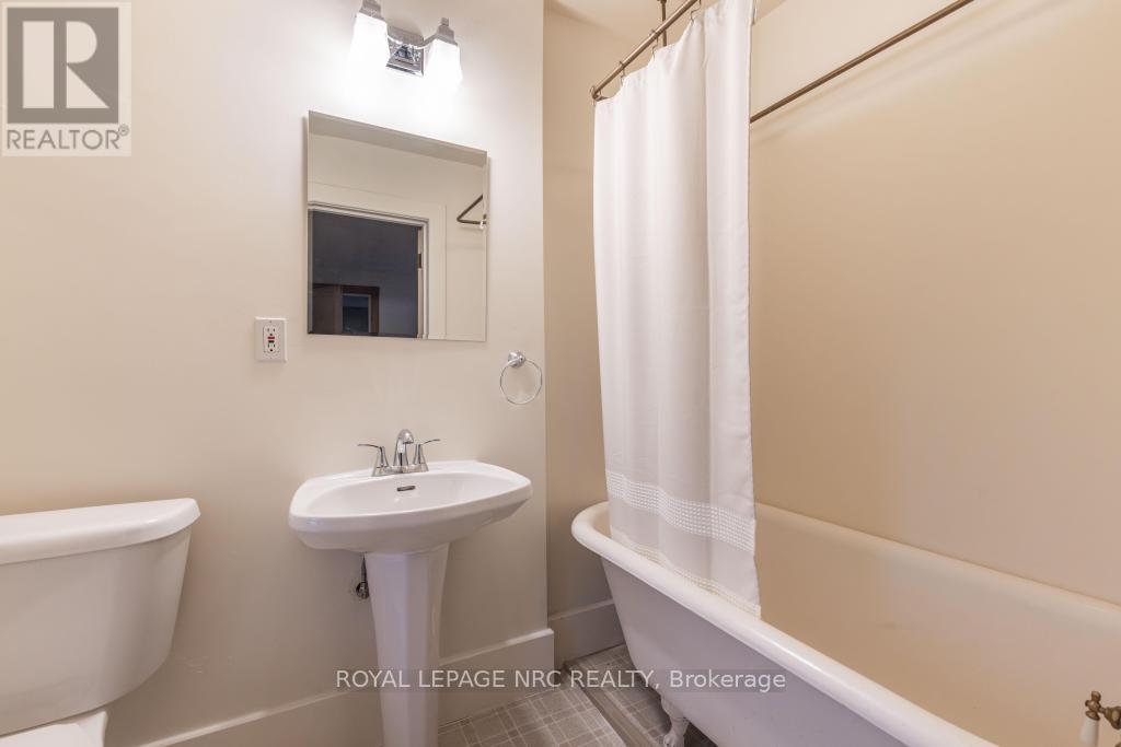 












245 NIVEN ROAD

,
Niagara-on-the-Lake (Town),




Ontario
L0S1J0

