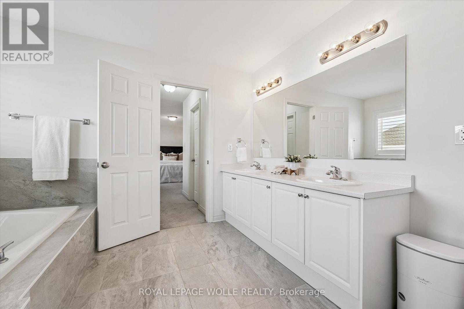 












65 BARLOW PLACE

,
Brant,




Ontario
N3L0H1

