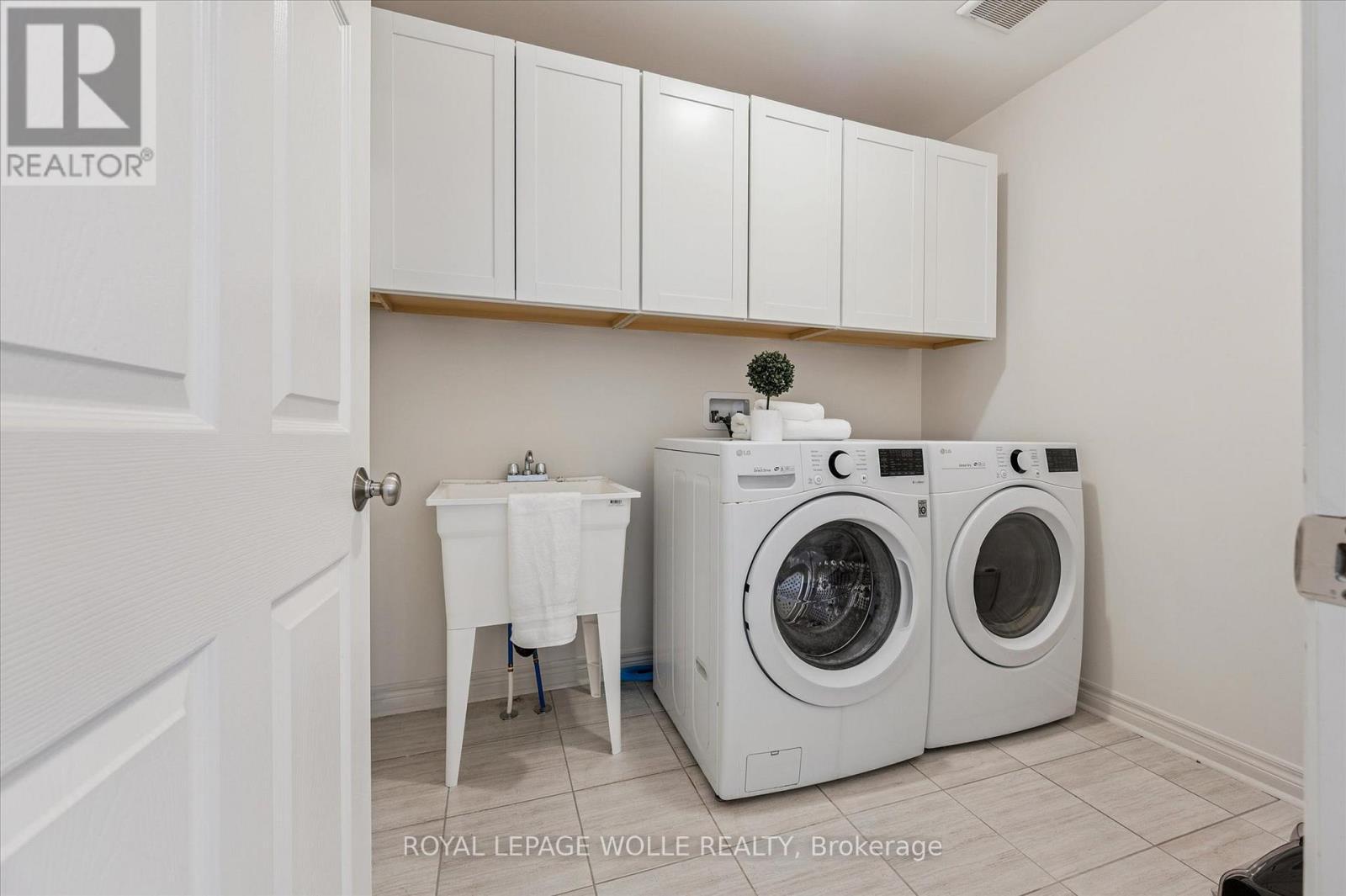 












65 BARLOW PLACE

,
Brant,




Ontario
N3L0H1

