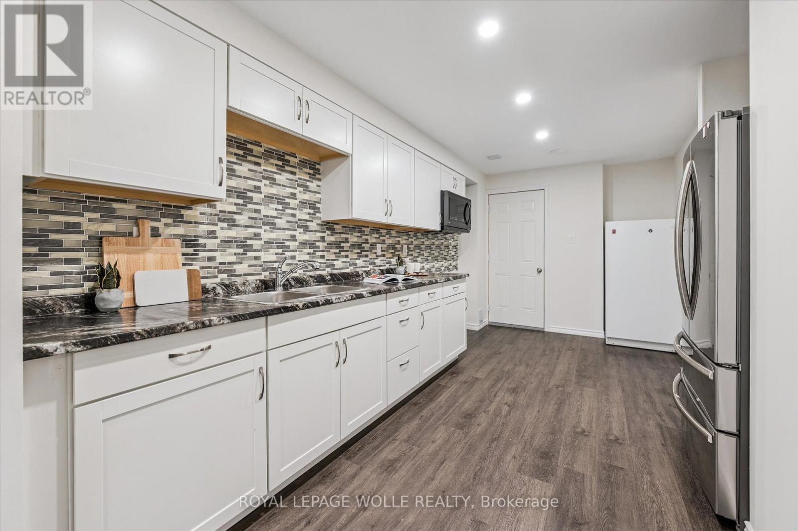 












65 BARLOW PLACE

,
Brant,




Ontario
N3L0H1

