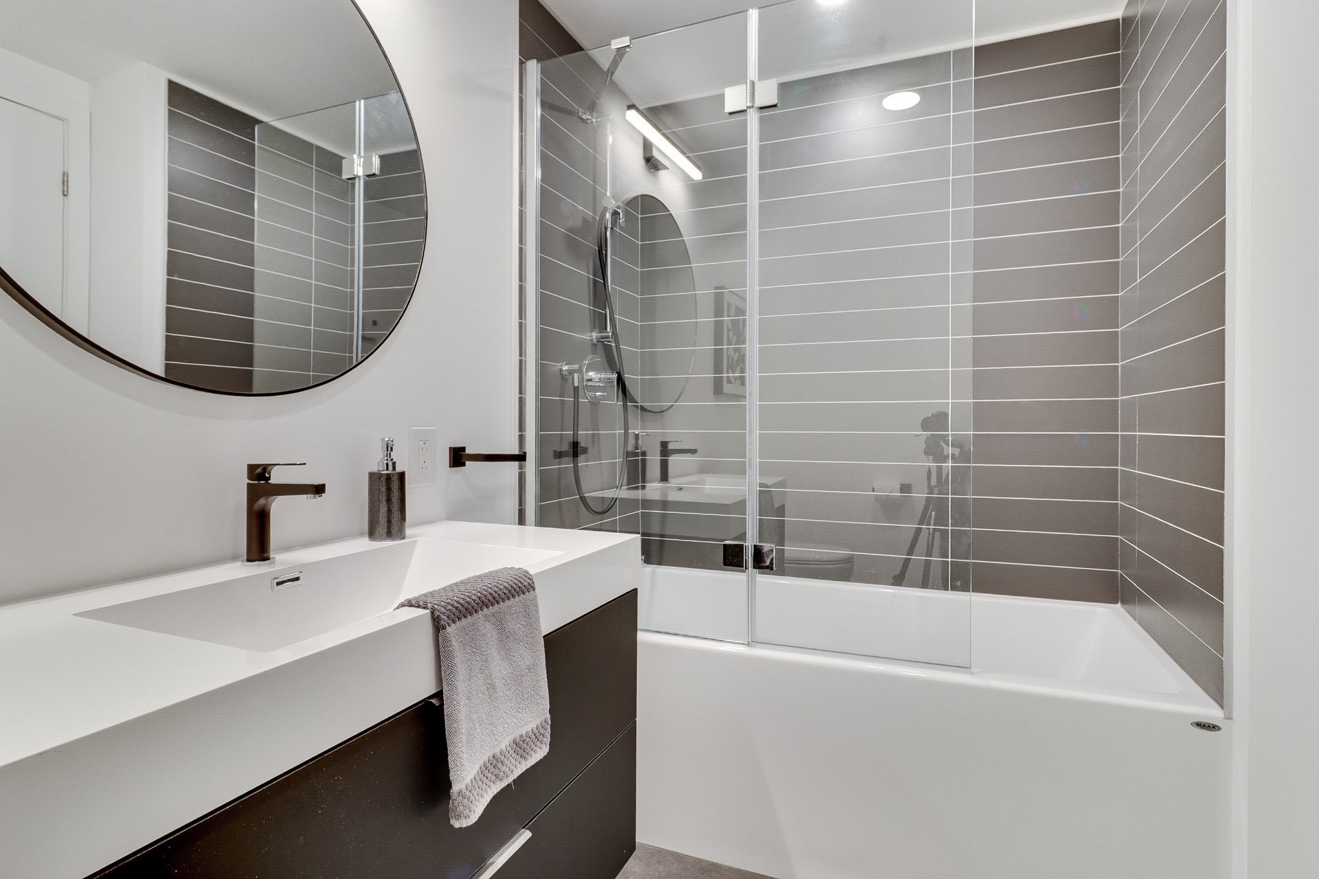 









75


Rue De Castelnau O.

, 229,
Montréal (Villeray/Saint-Michel/Parc-Extension),




QC
H2R0B9

