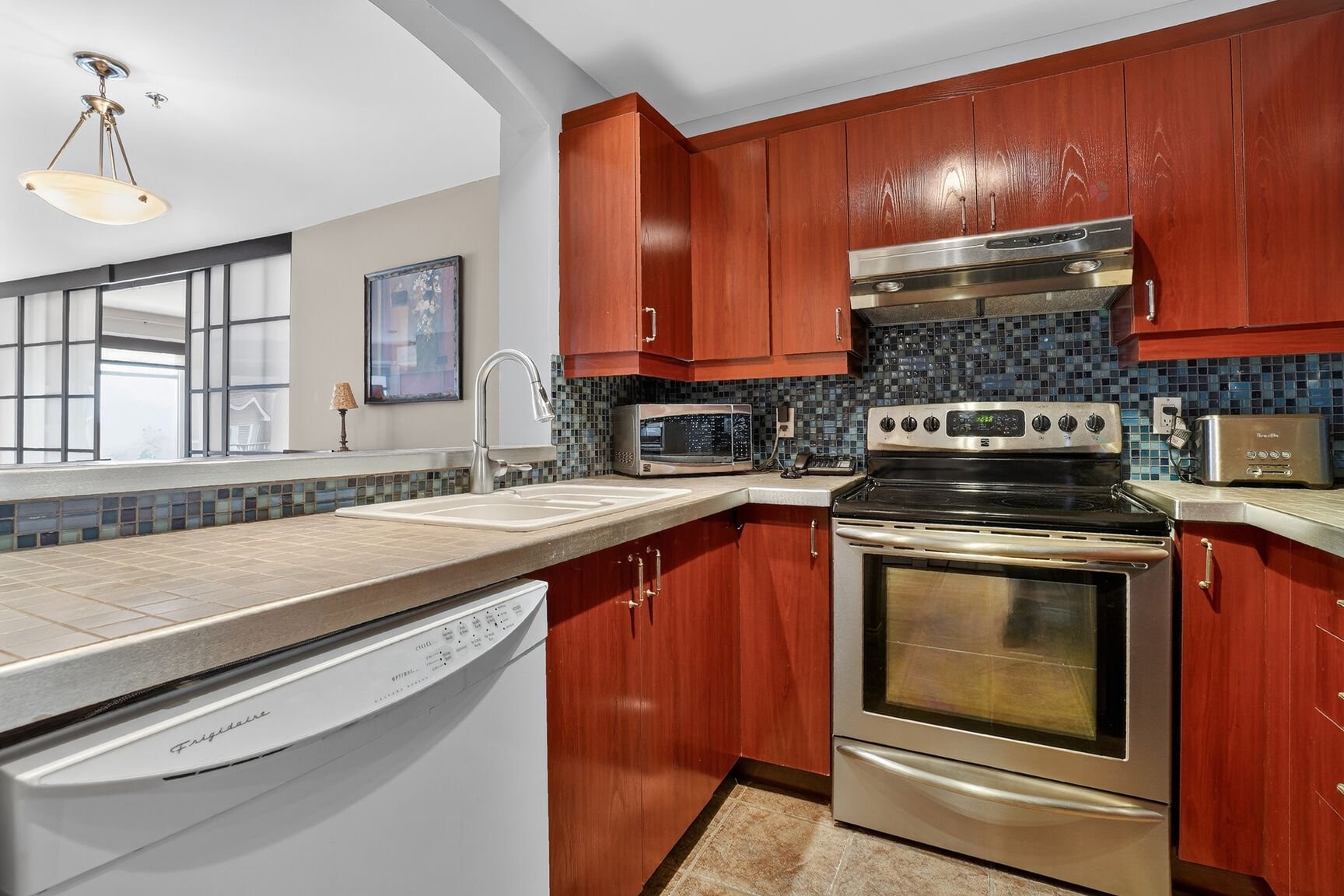 









275


Rue Upper Edison

, 301,
Saint-Lambert,




QC
J4R2W1

