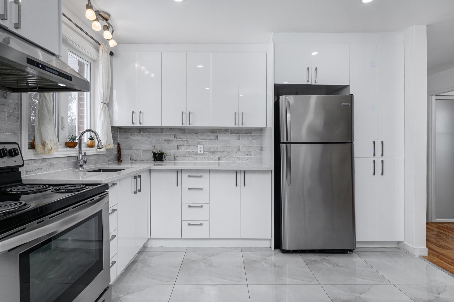 









1131


Boul. Payer

,
Longueuil (Greenfield Park),




QC
J4V1C2

