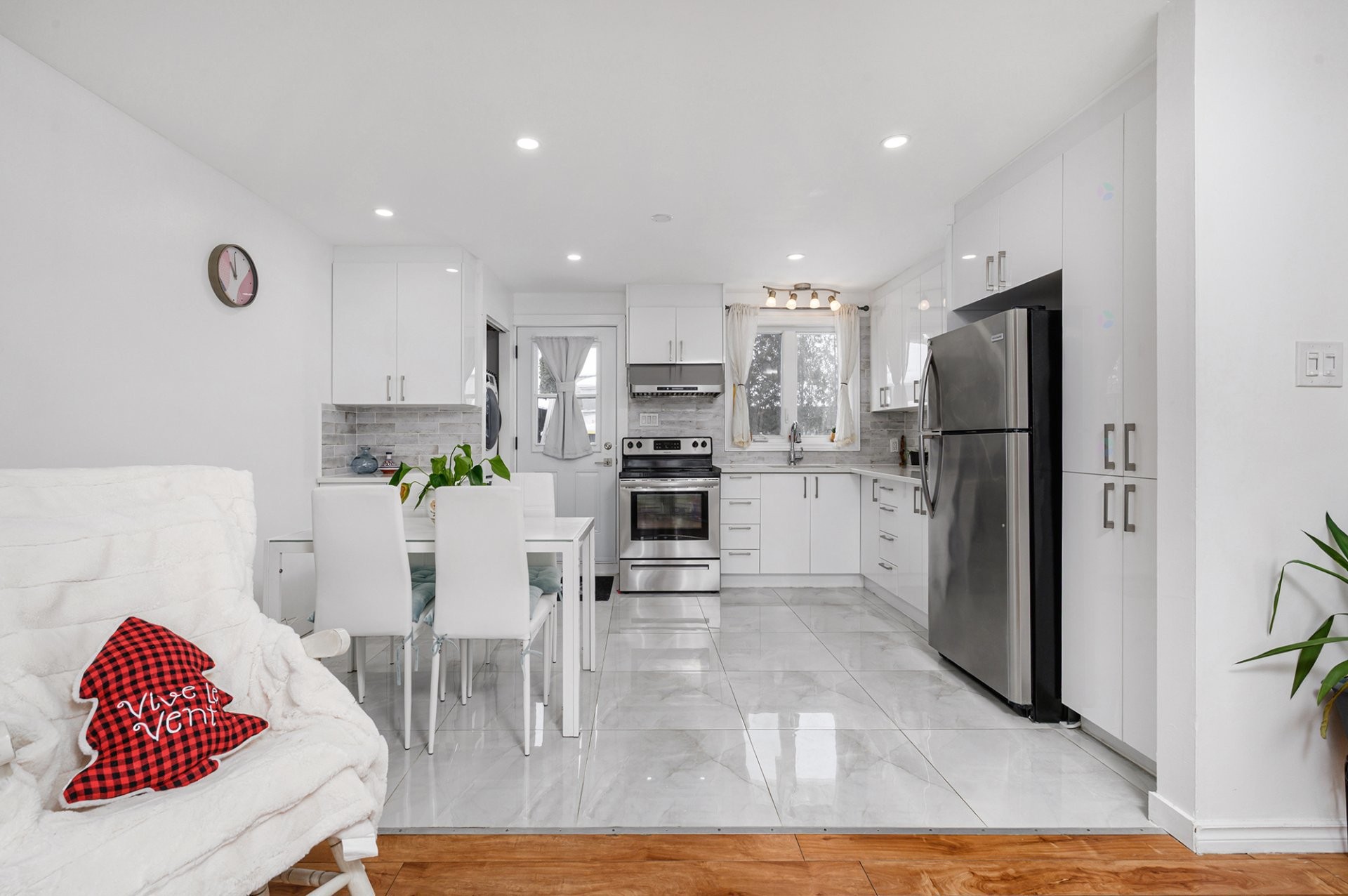 









1131


Boul. Payer

,
Longueuil (Greenfield Park),




QC
J4V1C2

