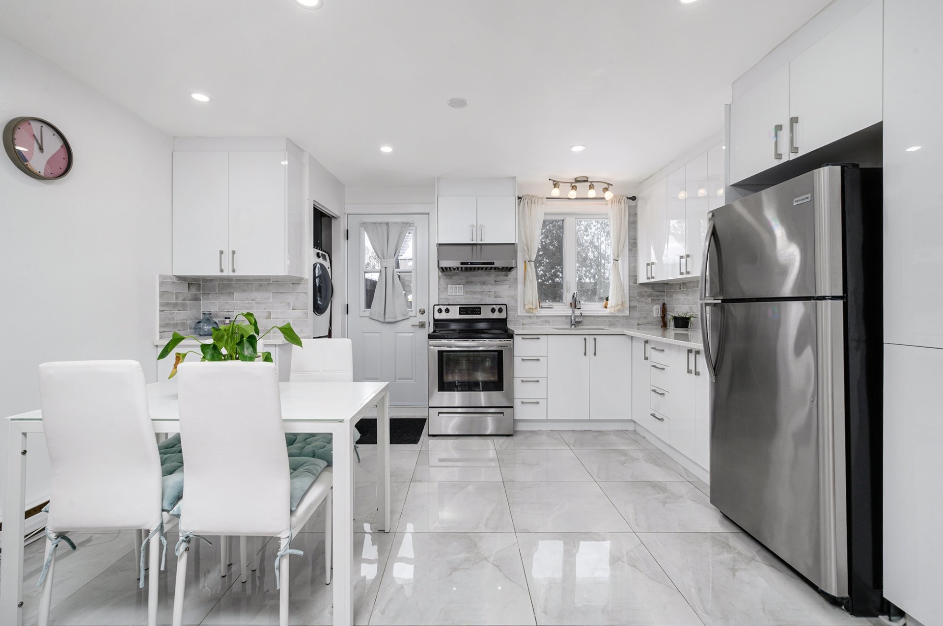 









1131


Boul. Payer

,
Longueuil (Greenfield Park),




QC
J4V1C2

