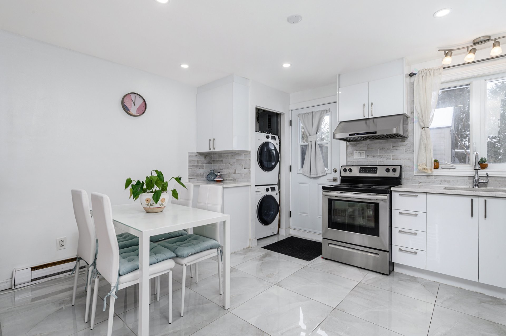 









1131


Boul. Payer

,
Longueuil (Greenfield Park),




QC
J4V1C2

