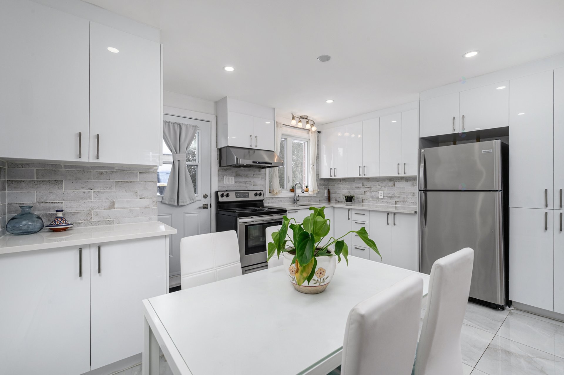 









1131


Boul. Payer

,
Longueuil (Greenfield Park),




QC
J4V1C2

