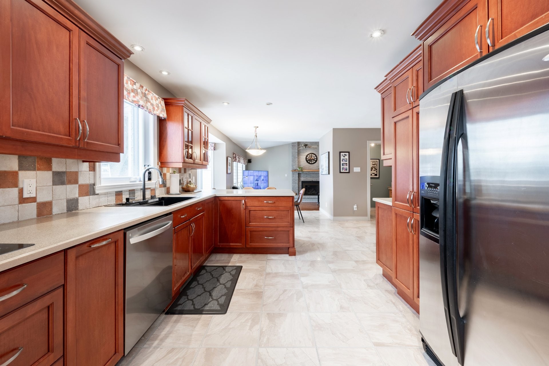 









218


Rue du Niagara

,
Kirkland,




QC
H9J3W7

