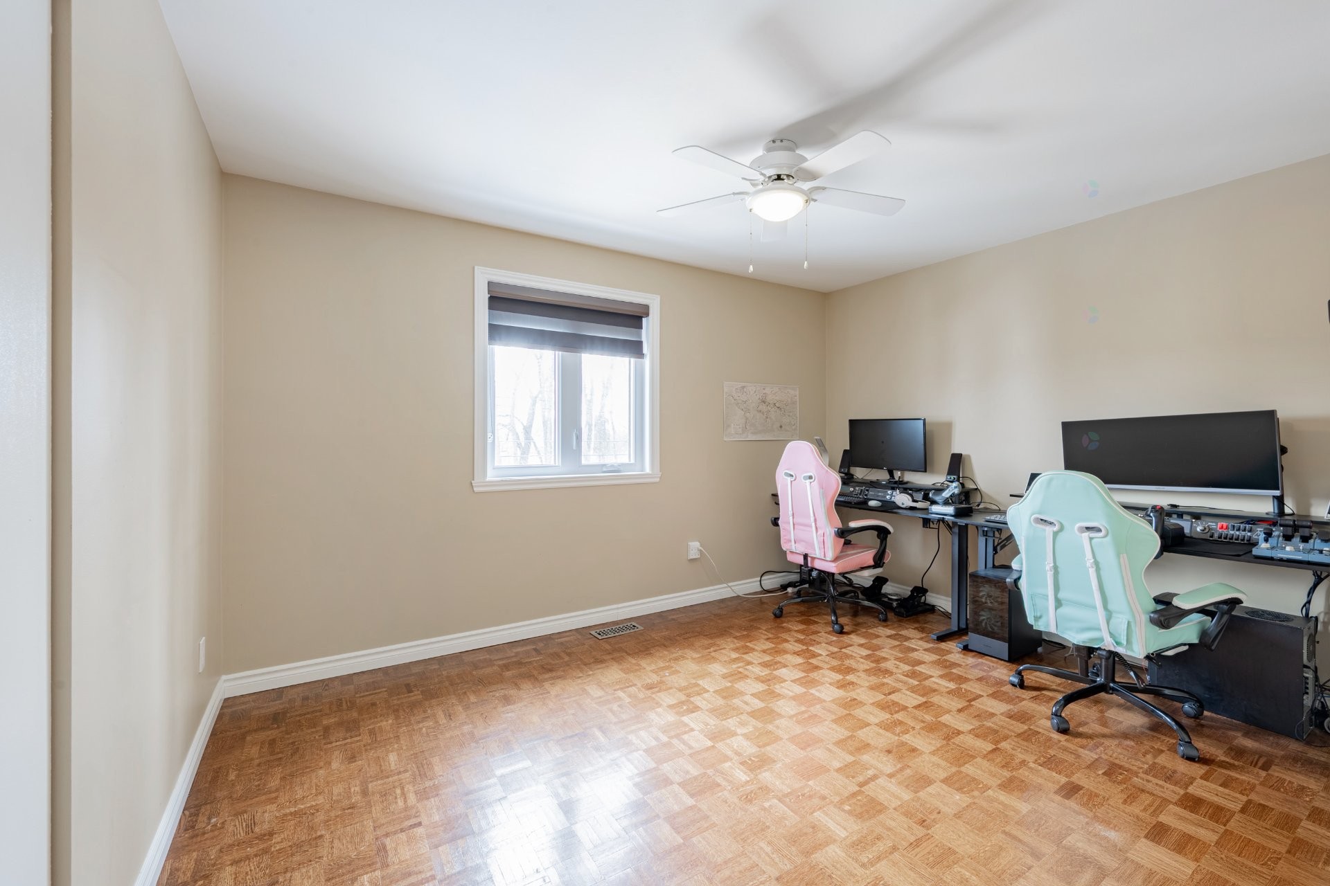 









218


Rue du Niagara

,
Kirkland,




QC
H9J3W7

