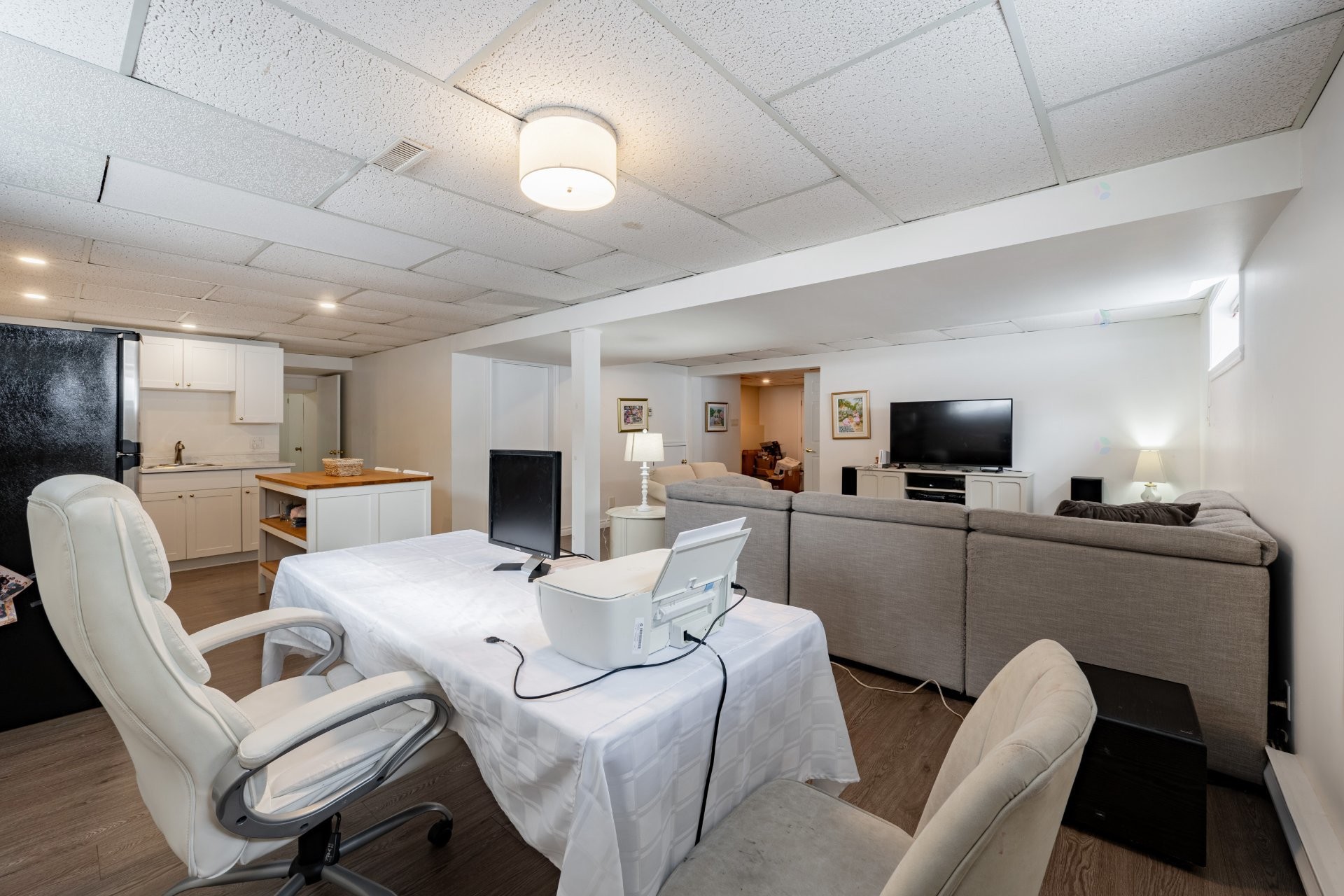 









218


Rue du Niagara

,
Kirkland,




QC
H9J3W7

