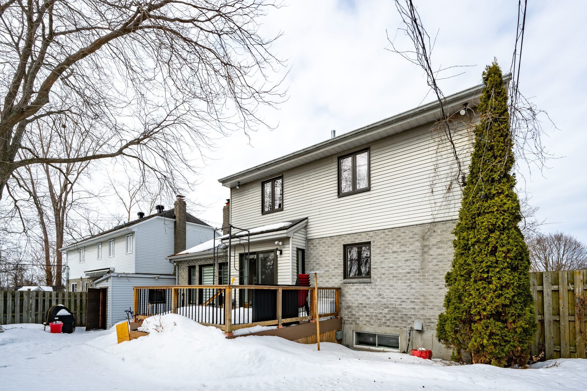 









218


Rue du Niagara

,
Kirkland,




QC
H9J3W7

