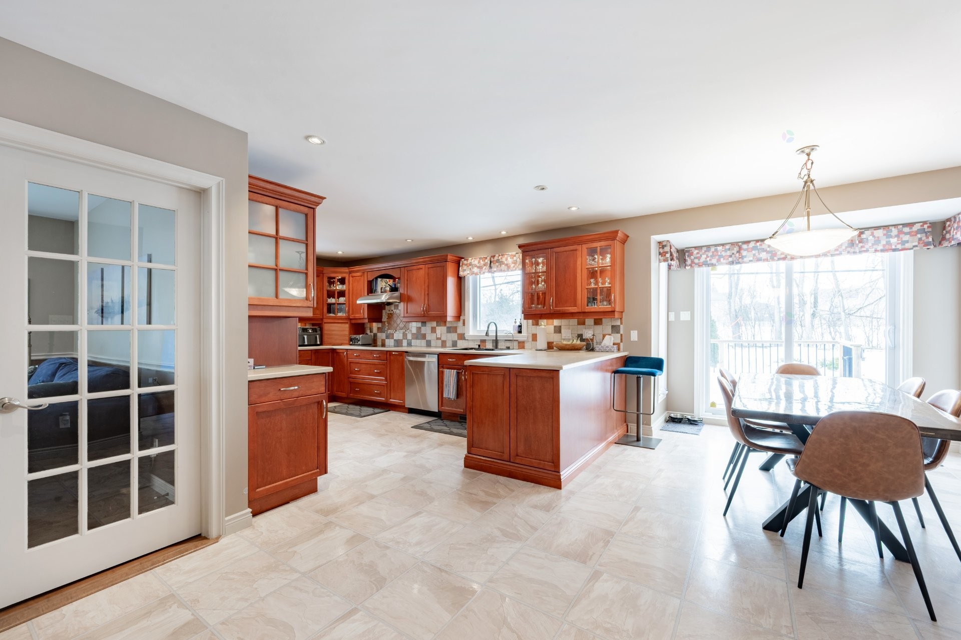 









218


Rue du Niagara

,
Kirkland,




QC
H9J3W7

