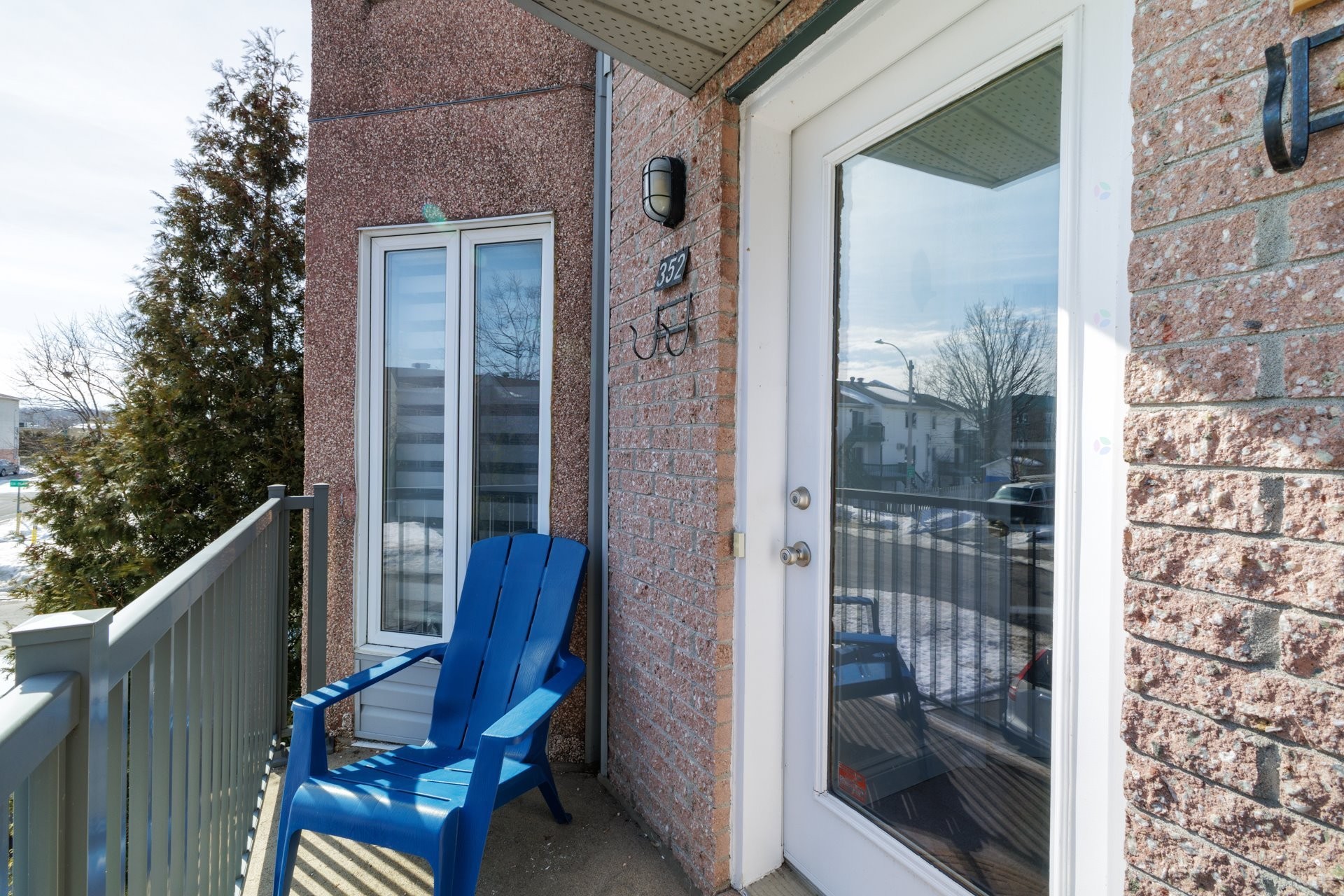 









352


Rue des Pionniers

,
L'Île-Perrot,




QC
J7V8K6


