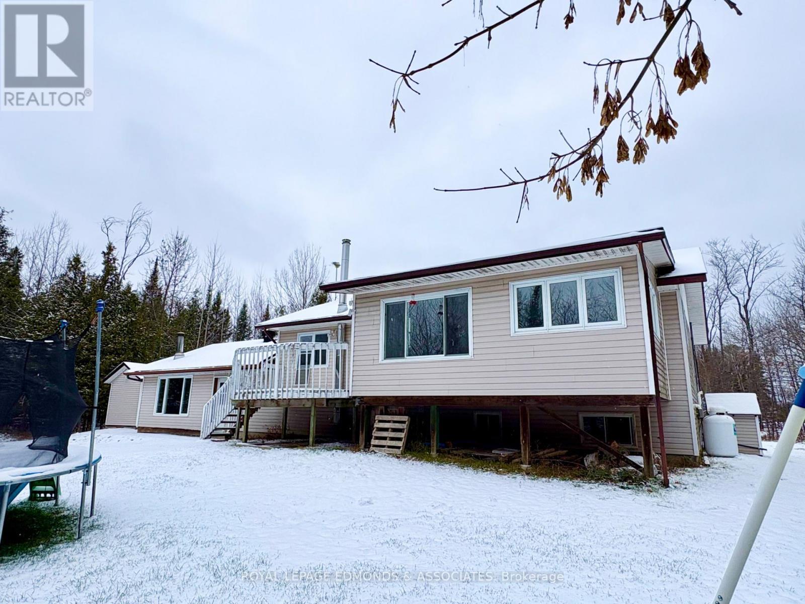 












418 FOREST PARK ROAD

,
Laurentian Valley,




Ontario
K8A6W2

