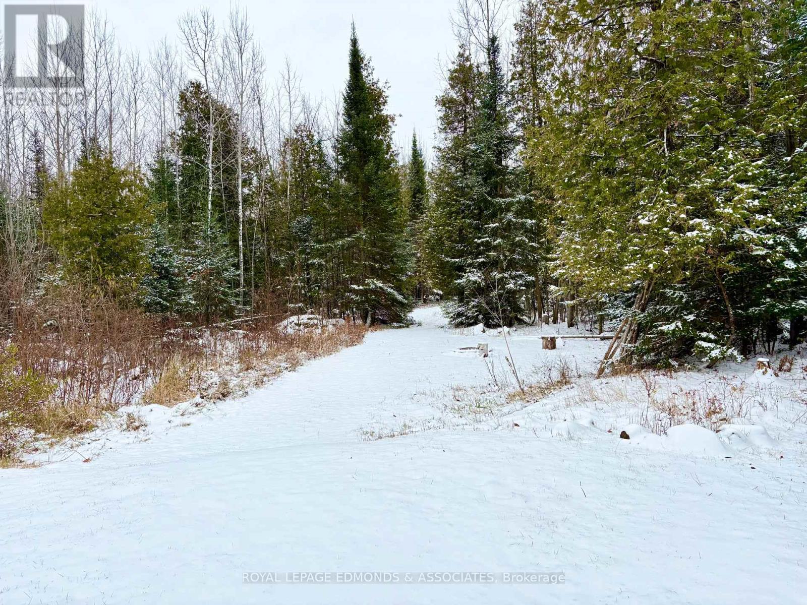 












418 FOREST PARK ROAD

,
Laurentian Valley,




Ontario
K8A6W2

