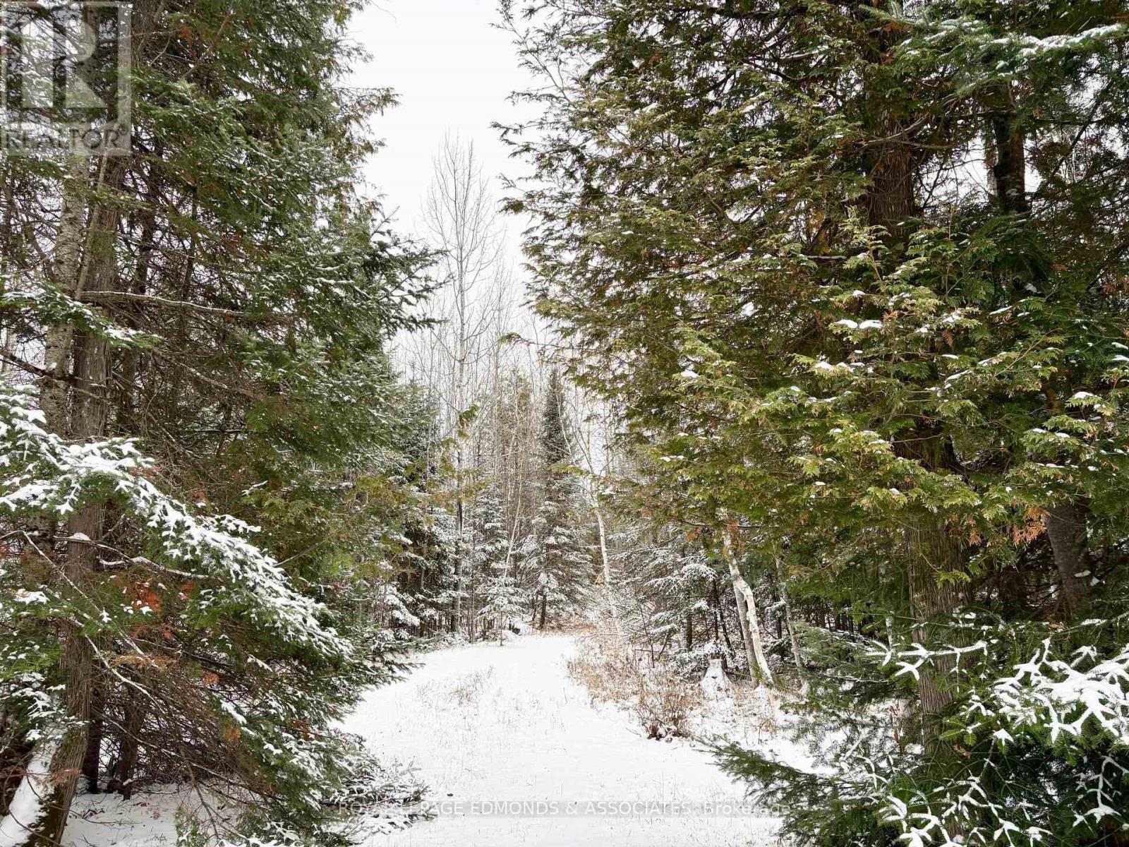 












418 FOREST PARK ROAD

,
Laurentian Valley,




Ontario
K8A6W2

