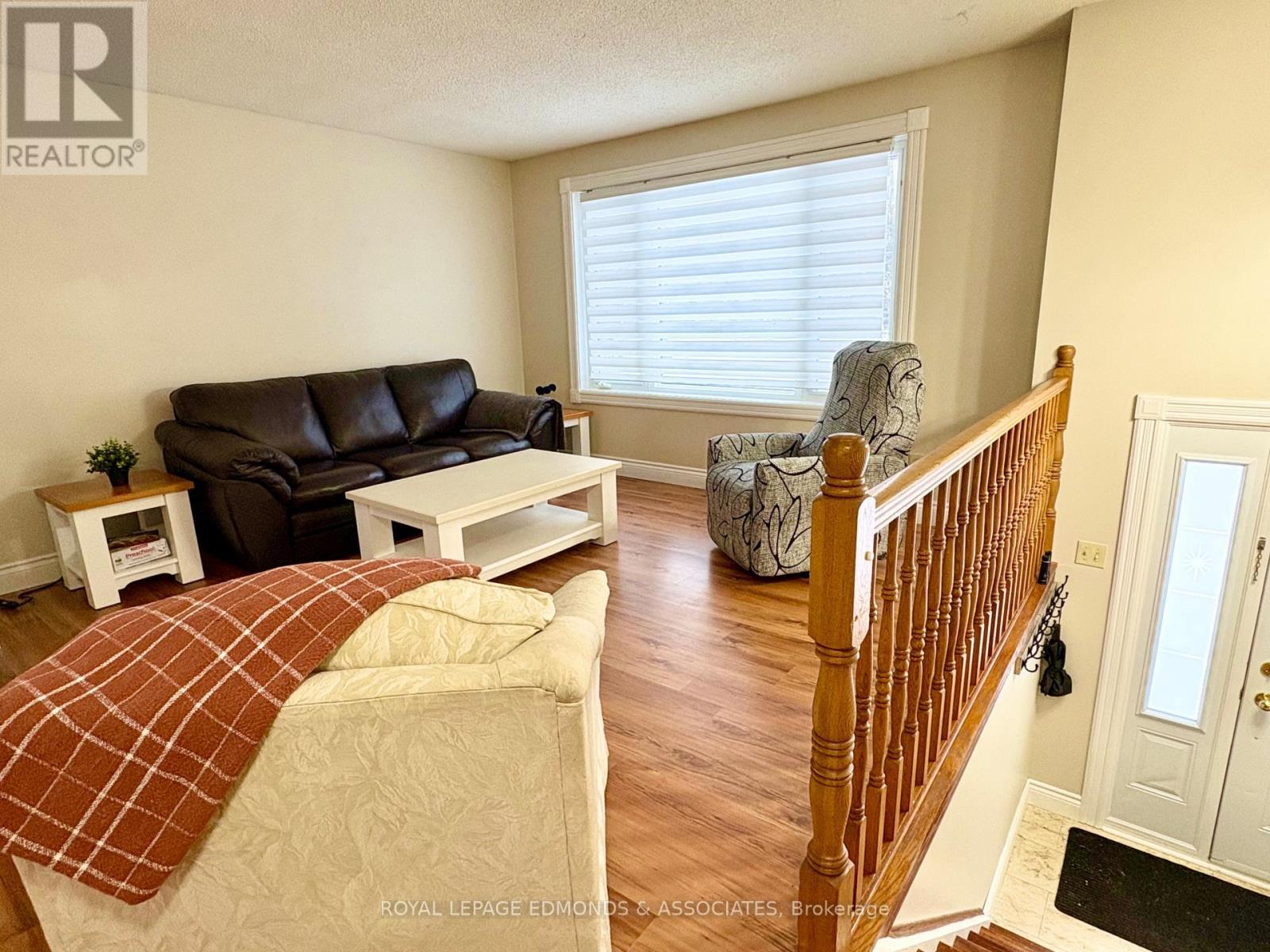 












418 FOREST PARK ROAD

,
Laurentian Valley,




Ontario
K8A6W2

