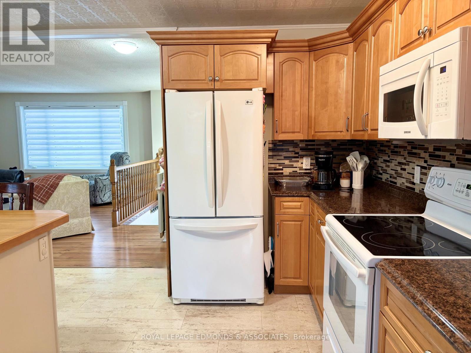 












418 FOREST PARK ROAD

,
Laurentian Valley,




Ontario
K8A6W2

