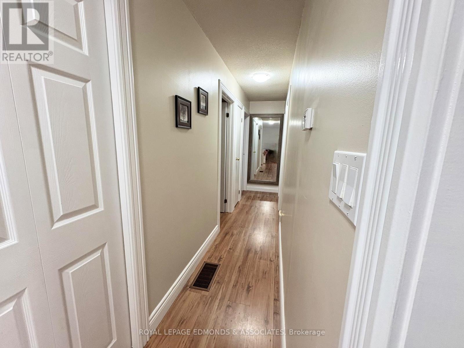 












418 FOREST PARK ROAD

,
Laurentian Valley,




Ontario
K8A6W2

