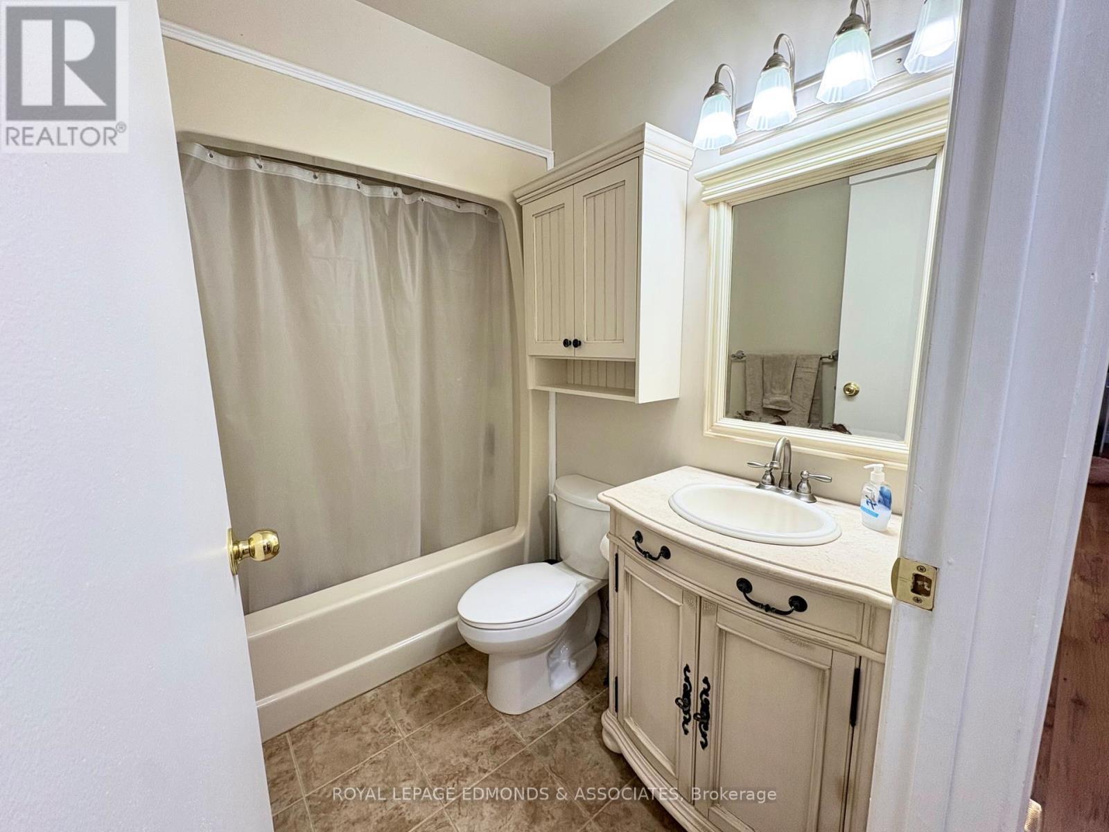 












418 FOREST PARK ROAD

,
Laurentian Valley,




Ontario
K8A6W2

