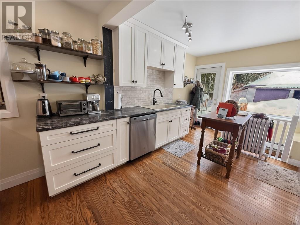 












17 Phipps Street

,
Gore Bay, Manitoulin Island,




Ontario
P0P1H0

