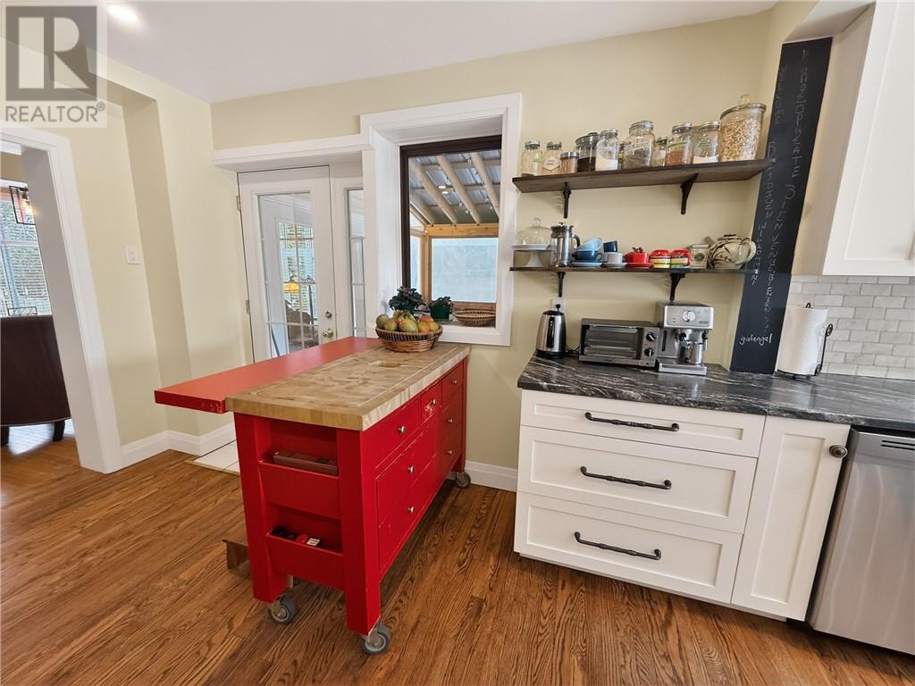 












17 Phipps Street

,
Gore Bay, Manitoulin Island,




Ontario
P0P1H0

