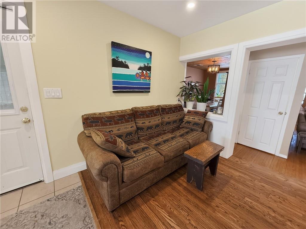 












17 Phipps Street

,
Gore Bay, Manitoulin Island,




Ontario
P0P1H0

