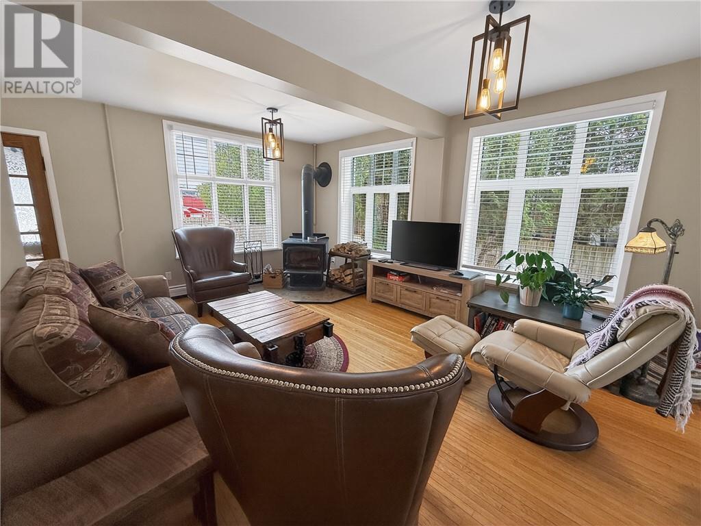 












17 Phipps Street

,
Gore Bay, Manitoulin Island,




Ontario
P0P1H0

