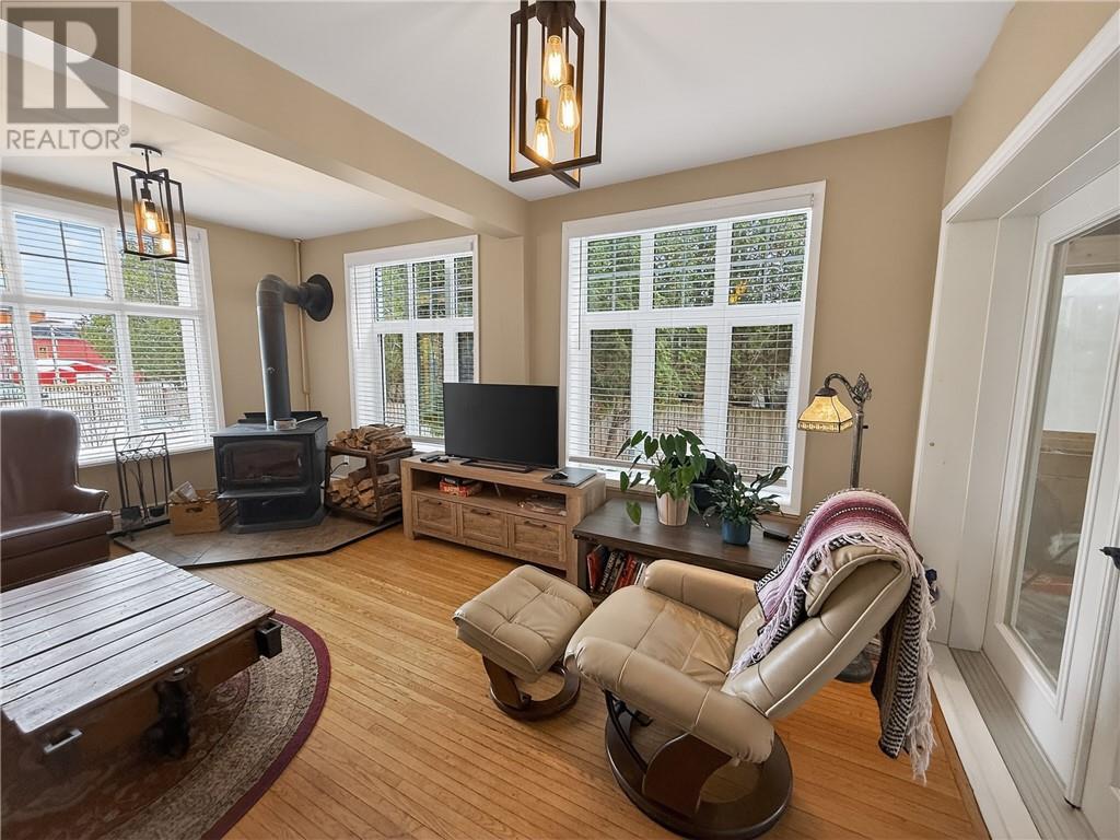 












17 Phipps Street

,
Gore Bay, Manitoulin Island,




Ontario
P0P1H0

