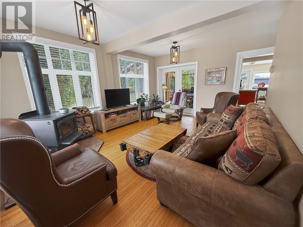 












17 Phipps Street

,
Gore Bay, Manitoulin Island,




Ontario
P0P1H0

