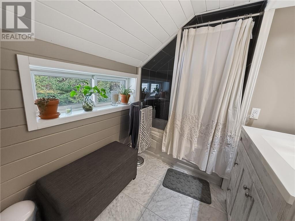 












17 Phipps Street

,
Gore Bay, Manitoulin Island,




Ontario
P0P1H0

