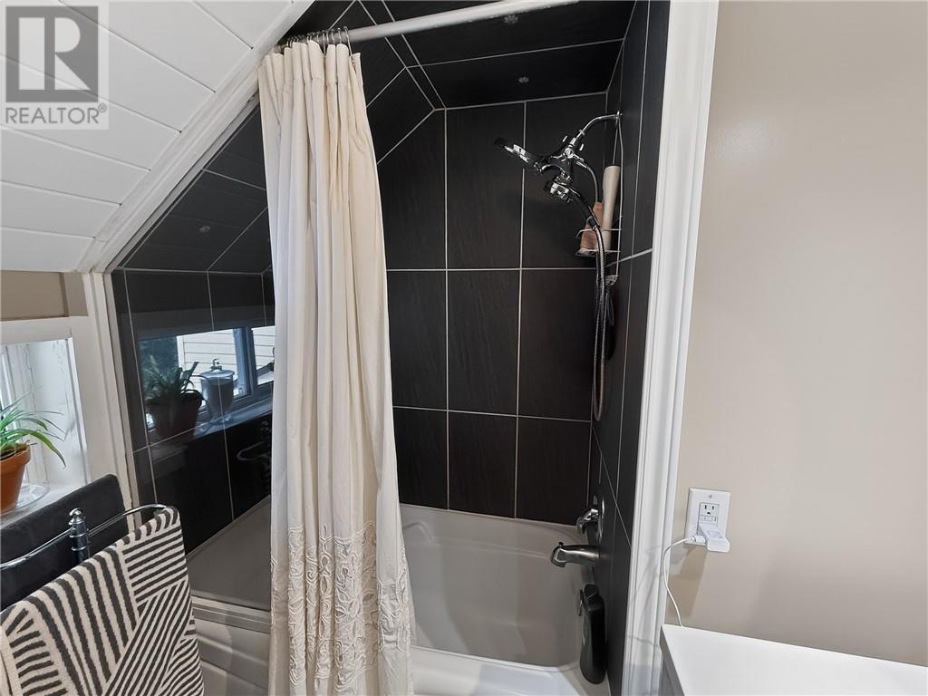 












17 Phipps Street

,
Gore Bay, Manitoulin Island,




Ontario
P0P1H0

