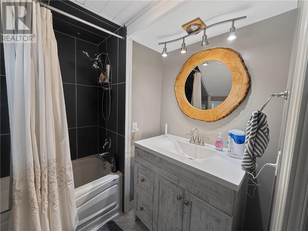 












17 Phipps Street

,
Gore Bay, Manitoulin Island,




Ontario
P0P1H0

