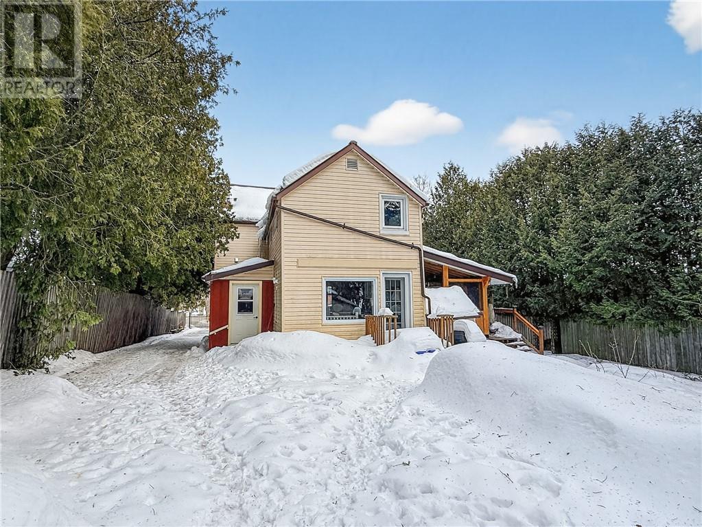 












17 Phipps Street

,
Gore Bay, Manitoulin Island,




Ontario
P0P1H0

