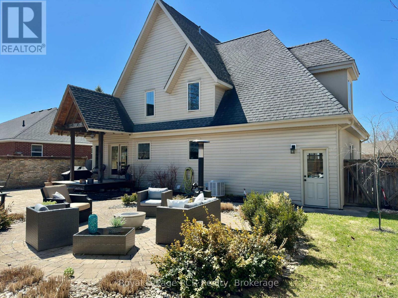 












241 4TH STREET CRESCENT

,
Hanover,




Ontario
N4N3S9

