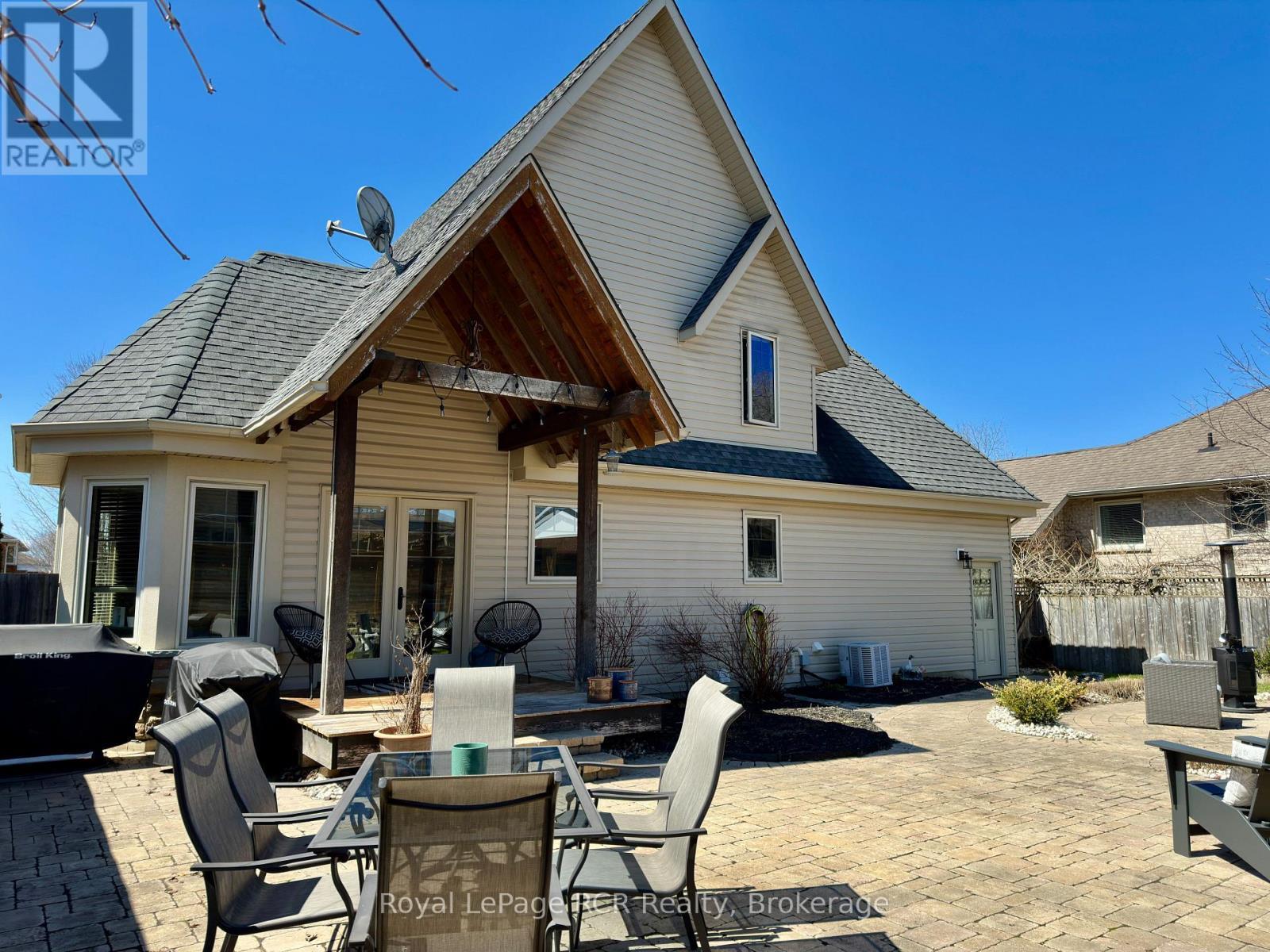 












241 4TH STREET CRESCENT

,
Hanover,




Ontario
N4N3S9

